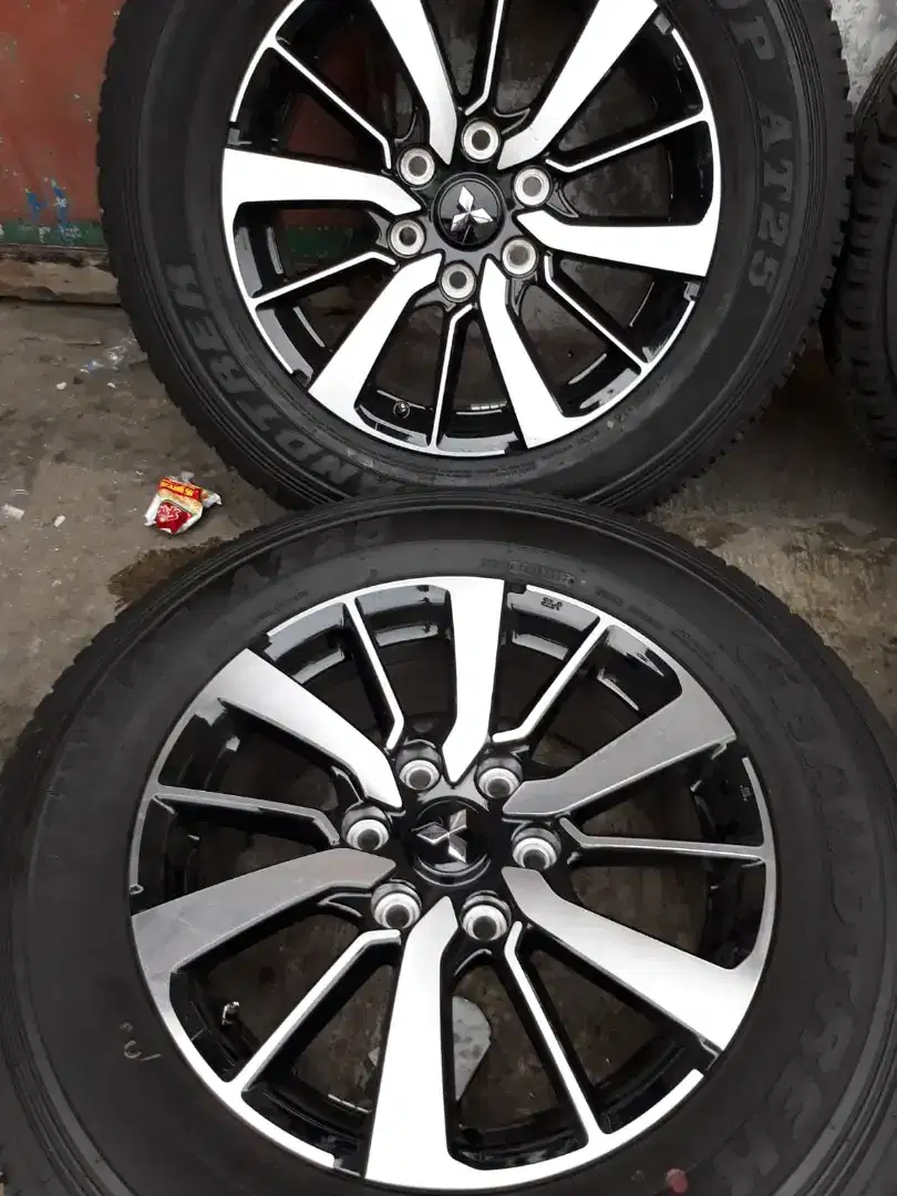 Velg Mitsubishi Pajero Dakkar R.18 ori