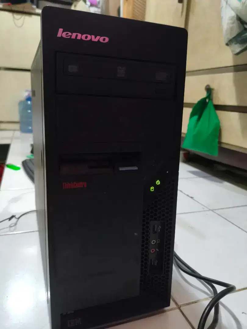 CPU ONLY - CORE 2 QUAD RAM 4GB DDR3 HDD 320GB MULUS NORMAL