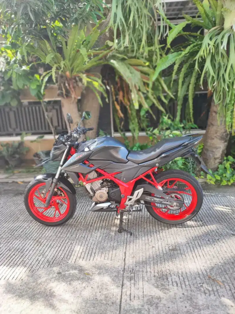 Jual Motor Honda CB 150 R Street Fire 2016 Low Km