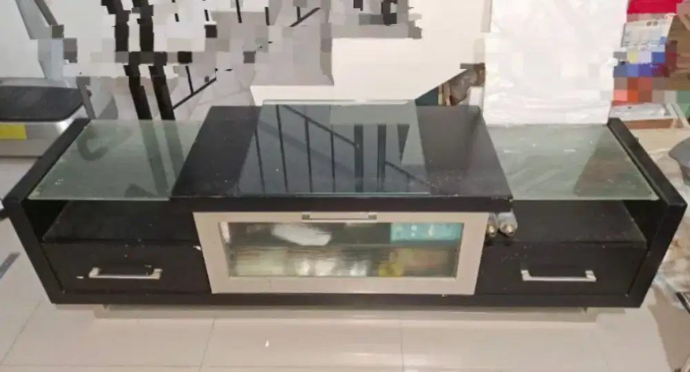 Meja rak tivi dan pajangan