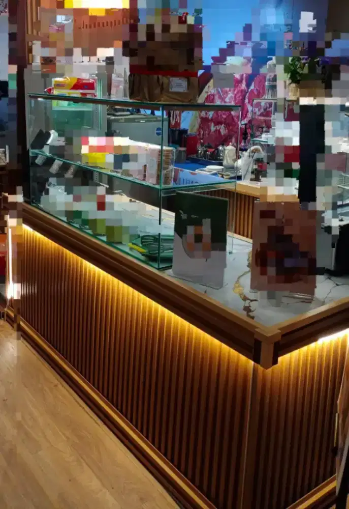 Etalase kaca dua susun