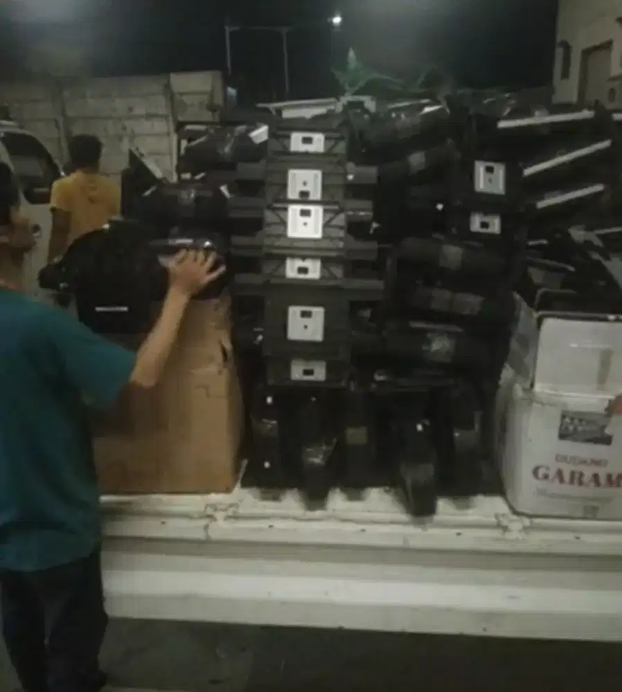 TERIMA JUAL/BELI KOMPUTER BEKAS,SATUAN,LELANGAN,DAN BORONGAN EX KANTOR