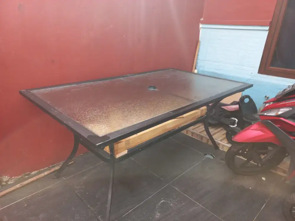 Meja Makan Kaca ( Bisa Nego )