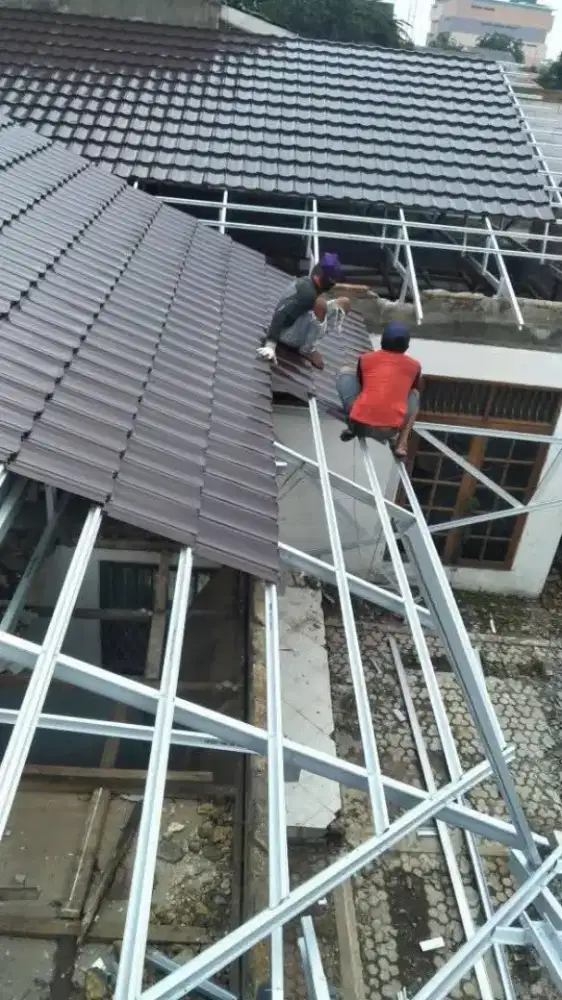Pemasangan rangka atap baja ringan terpasang rapi