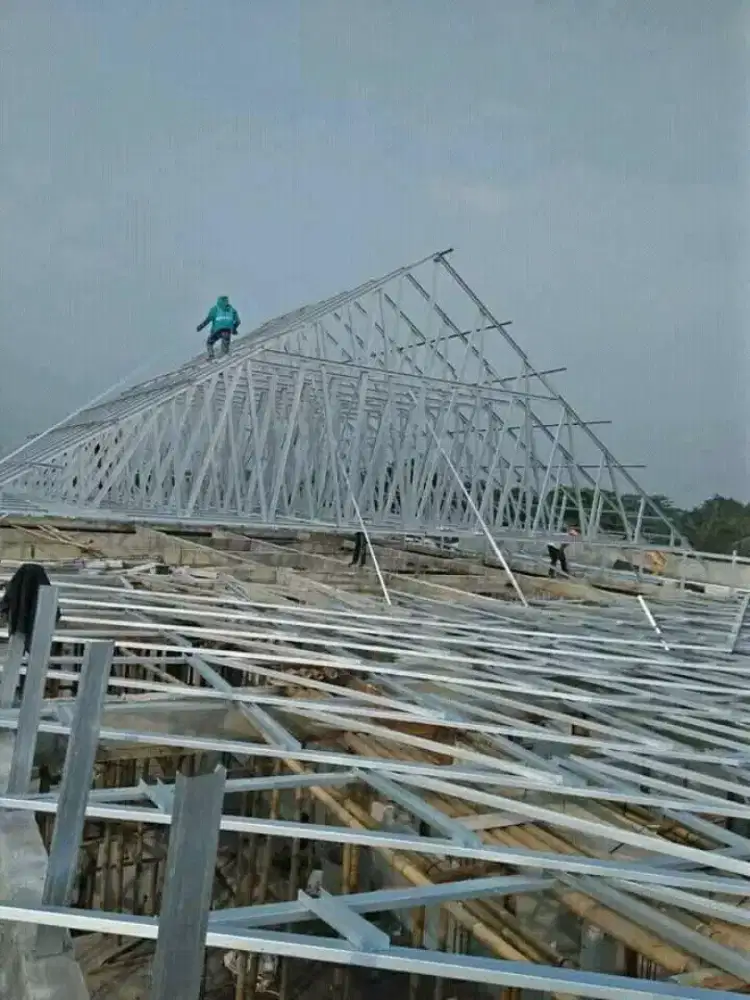 Menerima bongkar pasang atap baja ringan terpasang rapi