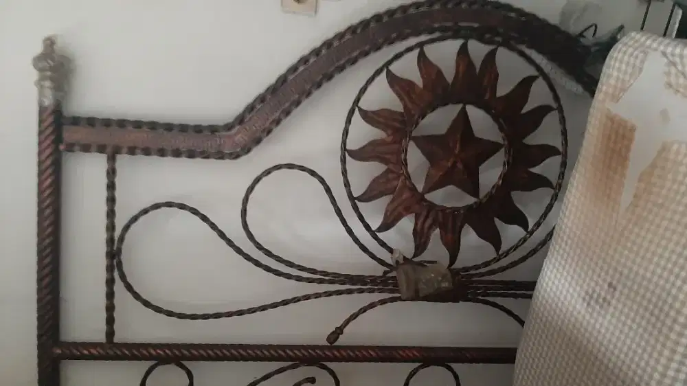 Besi tempa ranjang estetik