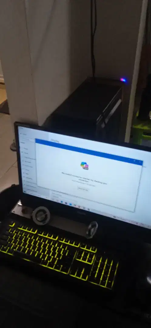 PC, TV LED dan Meja ( CPU, Keyboard, Mouse, Wifi)
