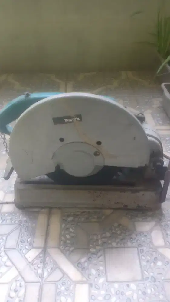 Makita pemotong besi nb 2412