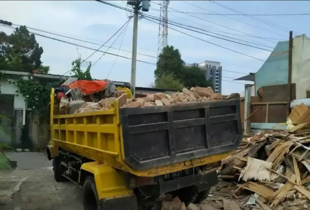 Buang urug Uruk puing bangunan