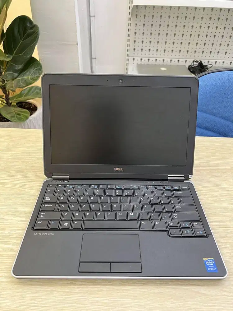 Dell Latittude E7240 Core i5 Gen 4 Ram 8Gb SSD 128Gb Baterai Bagus