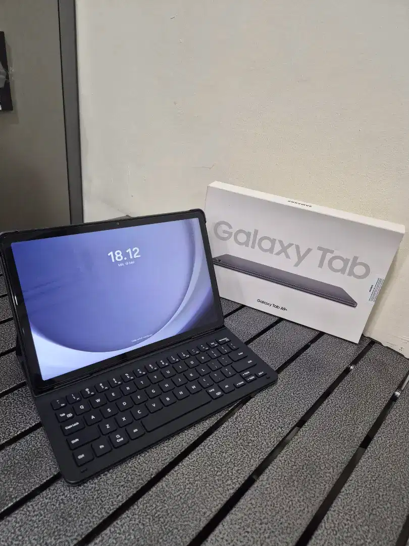Samsung Tab A9 Plus 8/128gb sein graphite WiFi only + keyboard ori