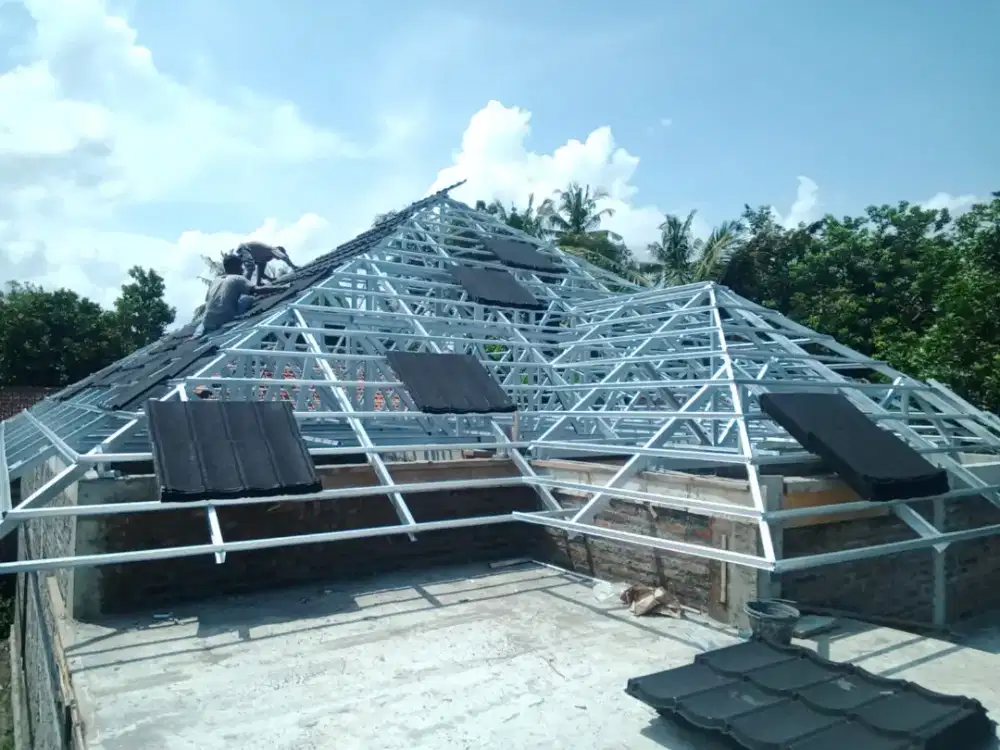 RENOVASI ATAP RUMAH BAJA RINGAN MURAH.