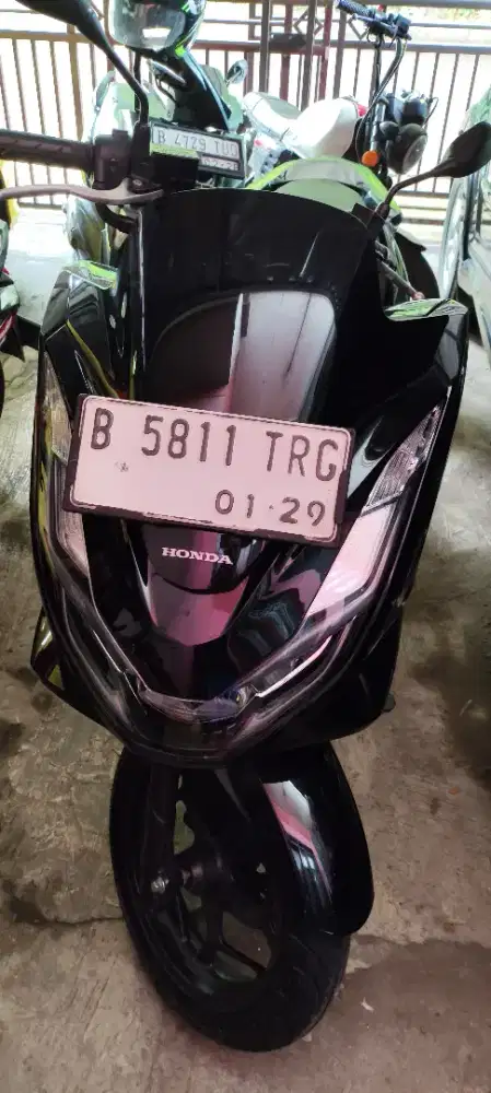 Honda PCX 160 CBS 2024 hitam