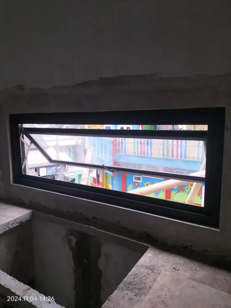 Kami siap memasang kusen pintu dan jendela aluminium