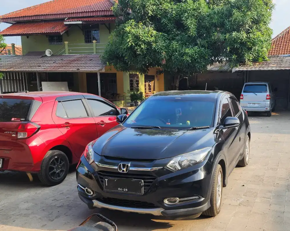Honda HR-V 1.5 E AT 2015 Hitam