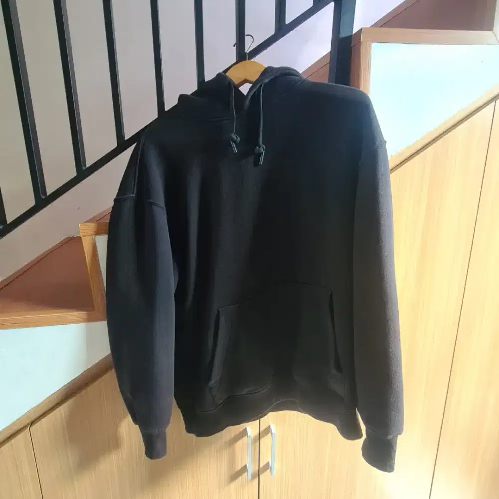 Hoodie merk Pull & Bear original beli Amplaz size m kondisi 90% pekat