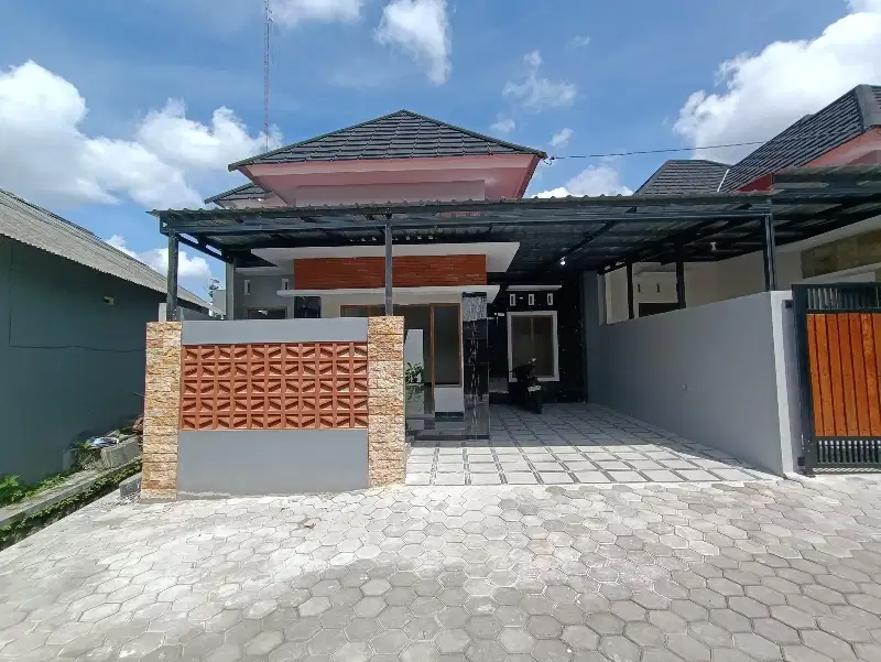 Rumah dalam cluster 20 unit sisa 11 utara jogja bay