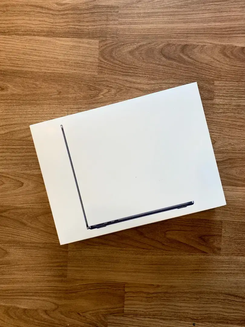 Macbook Air M3 13 8/256GB BNIB