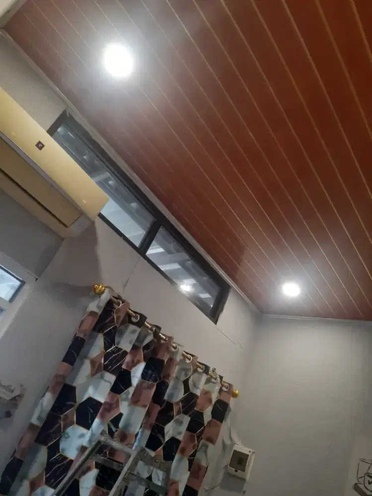Pemasangan plafon PVC