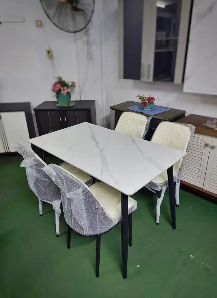 Meja Makan Marmer + 4 Kursi Makan Besi - Meja Marble - Dining Set