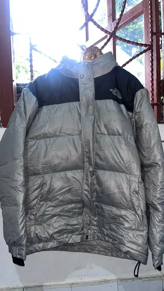 Jaket gunung dan matras