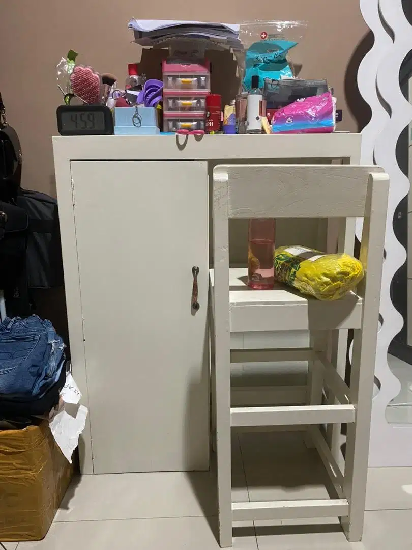 Meja dan Kursi Belajar