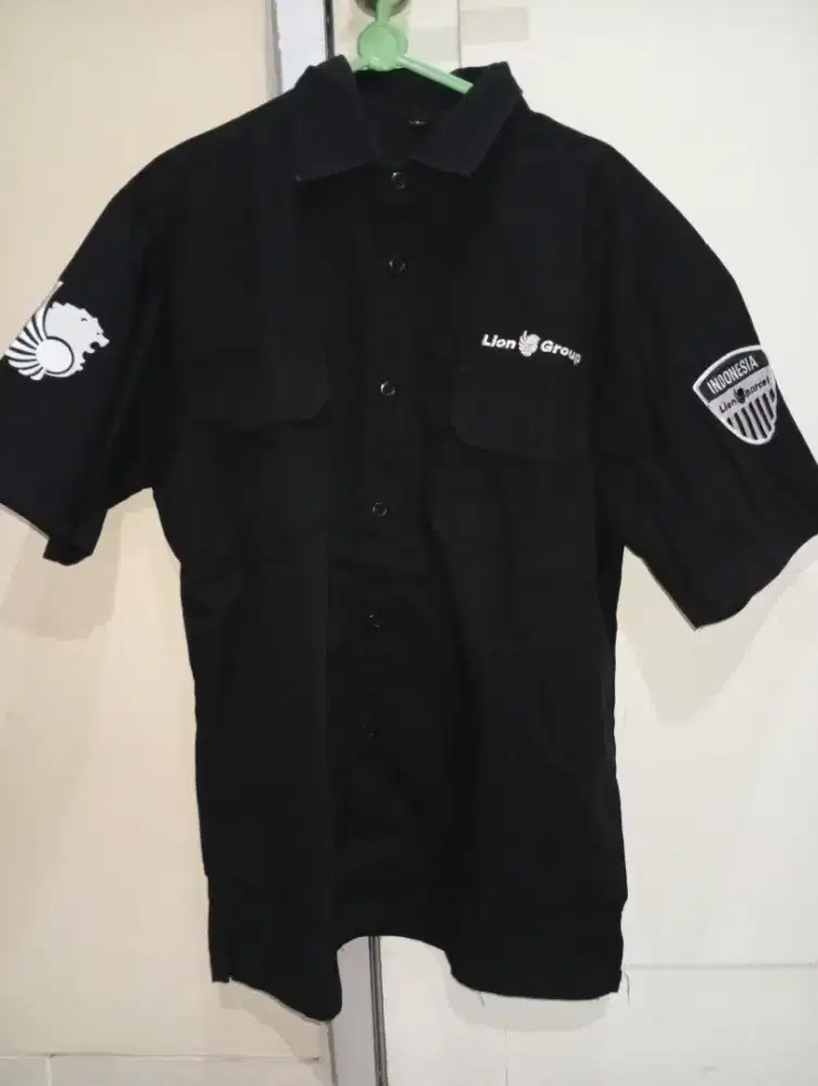 Kemeja Lion A Hitam