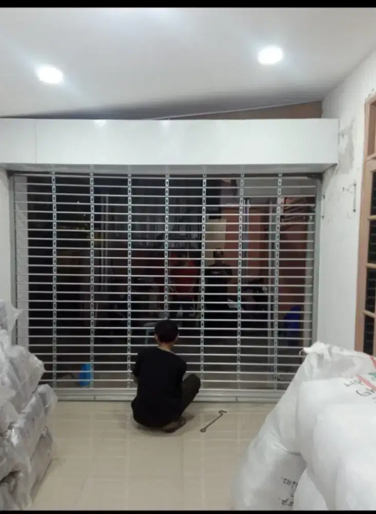 Rolling door dan folding gate