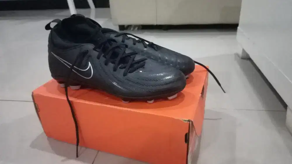 Sepatu bola nike asli size 40