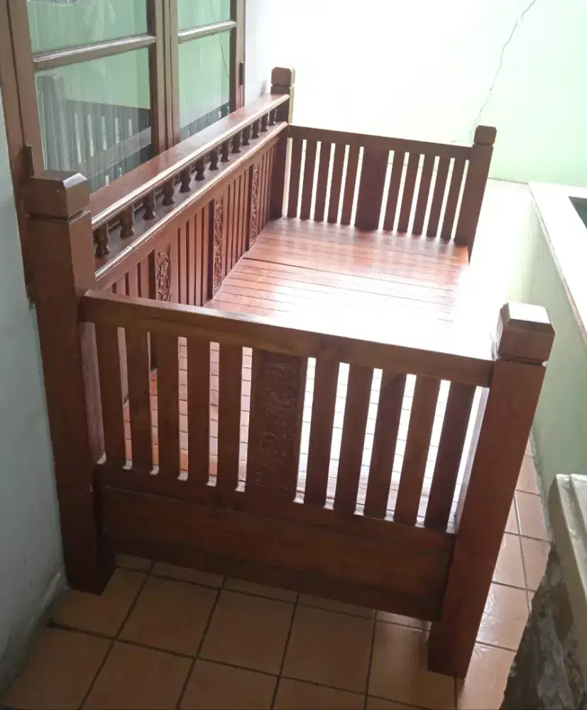 Bale / dipan / kursi santai kayu jati tua tebal