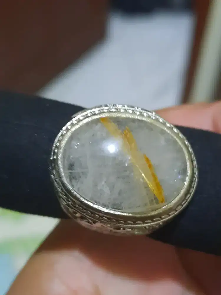 Batu cendana serat emas