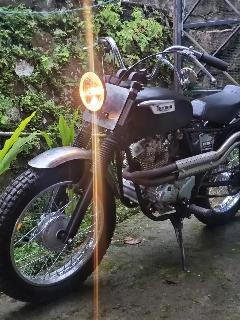 Yamaha Scorpio Custom British Tracker