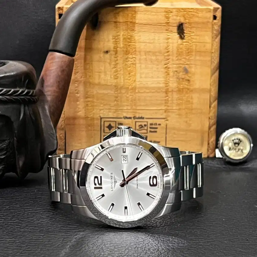 Longines conquaest clasic dial