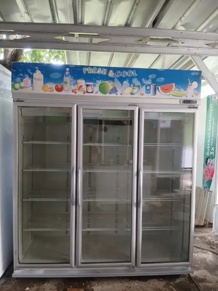 Showcase pendingin Minuman