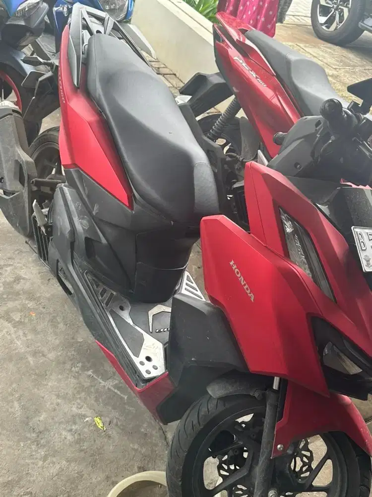 Vario 160 cbs merah