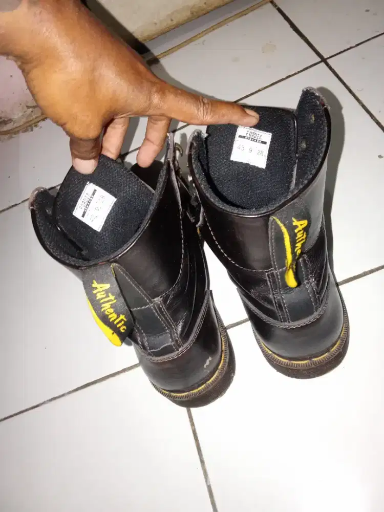 Sepatu Boots Kulit