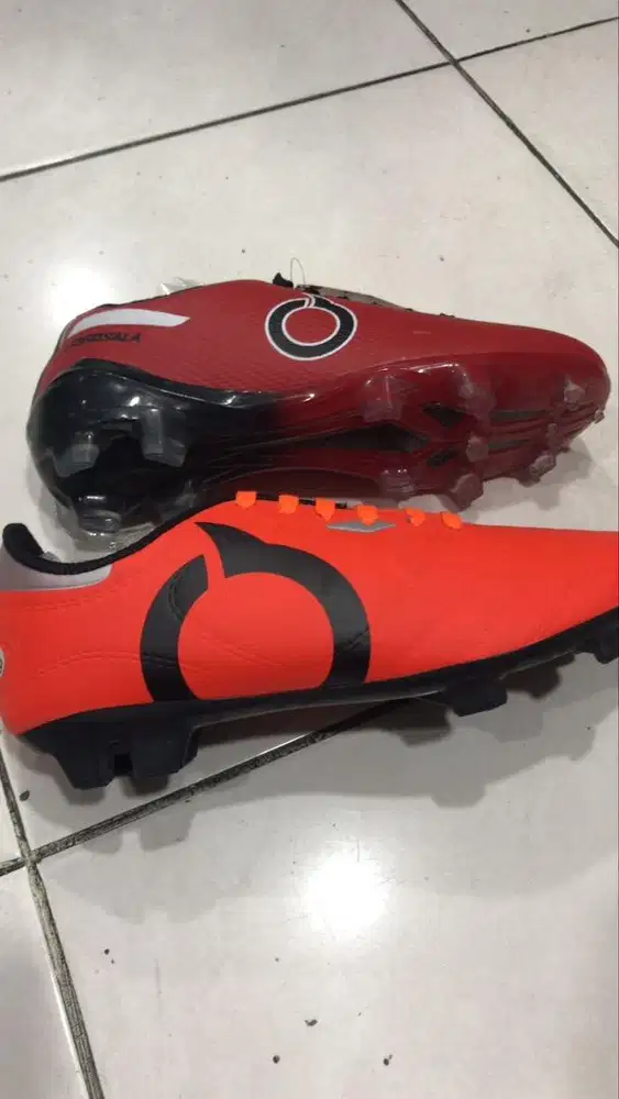 Sepatu bola soccer baru