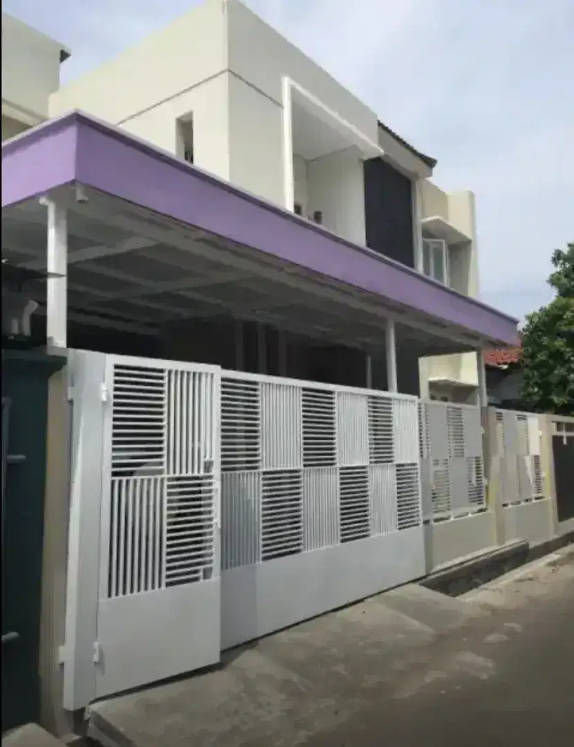 Rumah Dua Lantai Nyaman dan Asri