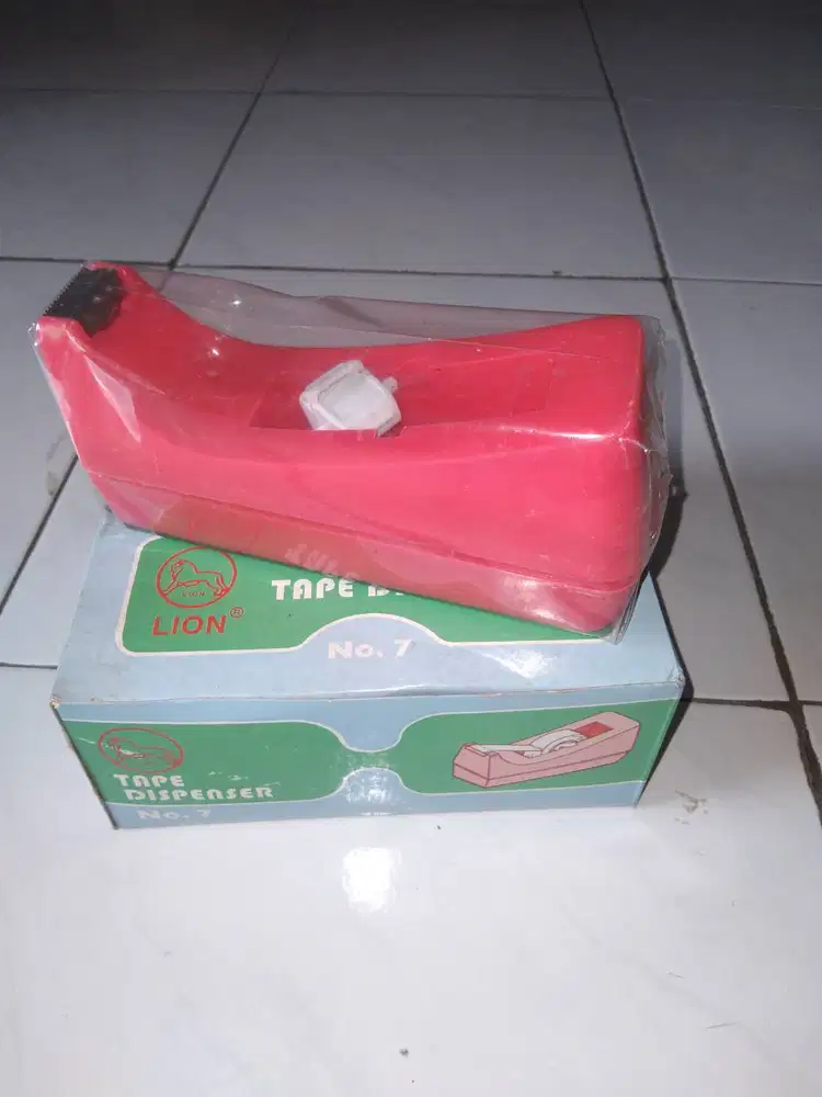 Tape dispenser merk lion