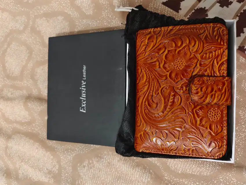 Dompet kulit sapi motif batik