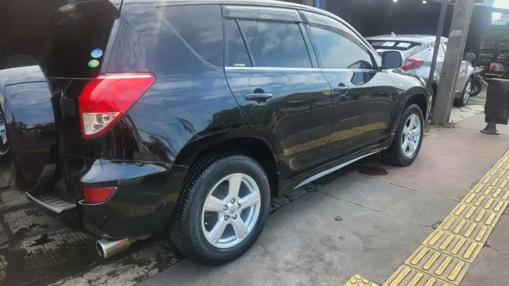 Toyota Rav4 2.4 th 2008 AT siap.pakai