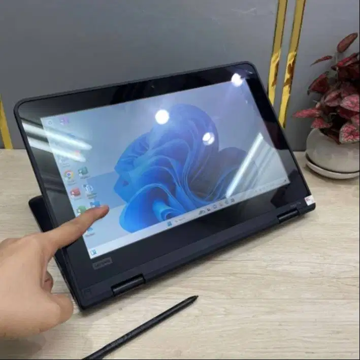 LAPTOP LENOVO THINKPAD YOGA 11E CORE i5 GEN 7 TS, RAM 8 SSD 256GB D-ET
