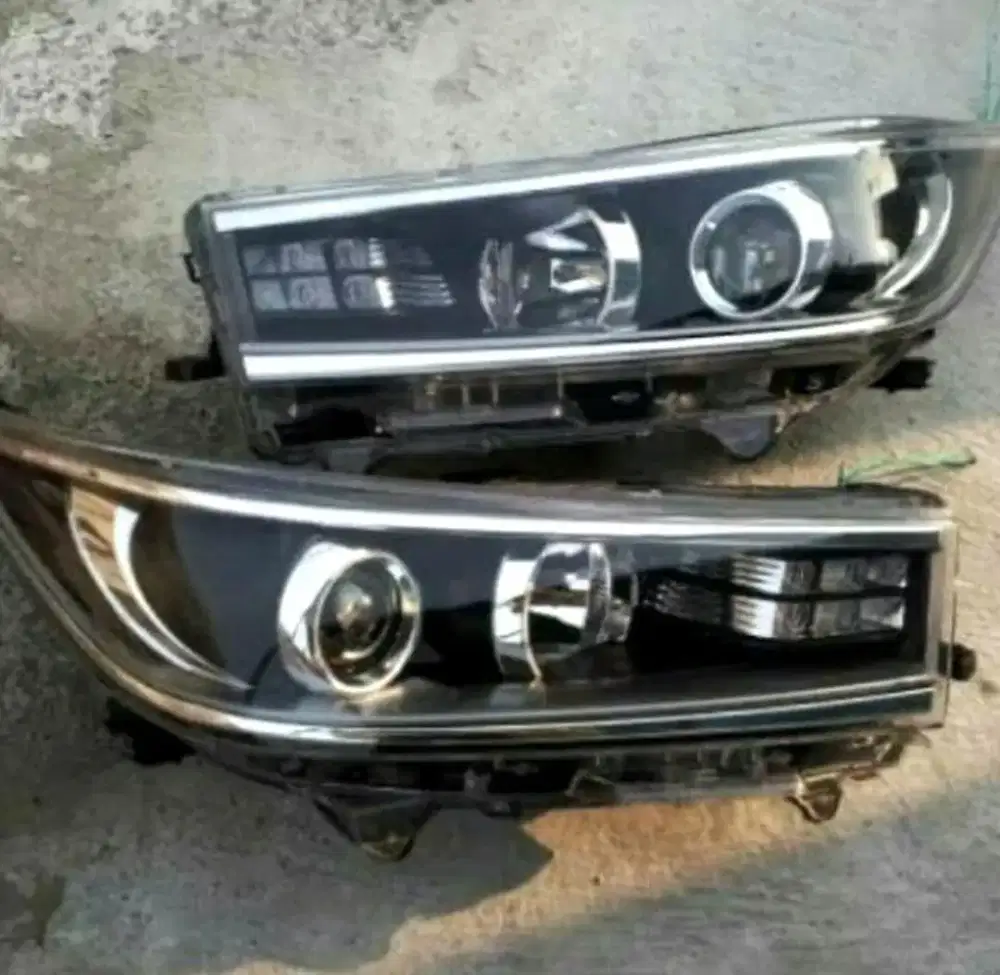 Di jual lampu head lamp utama ori Innova type v