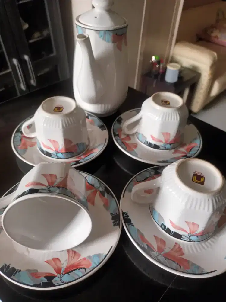 Cangkir kopi,teh+teko+tatakan