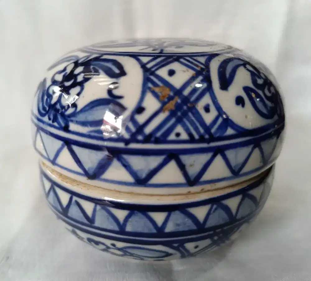 Tempat bedak China biru putih