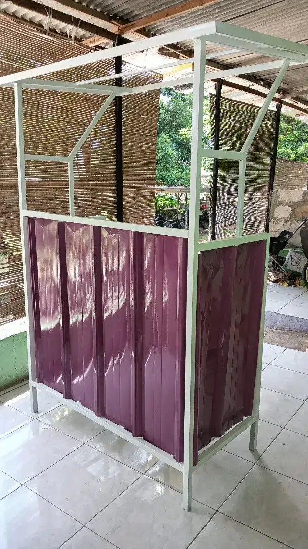 Container booth