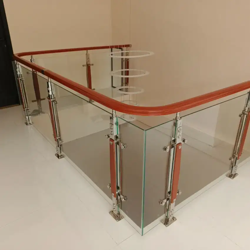 Tiang railing kaca tiang tangga stenlis pegangan tangga pvc