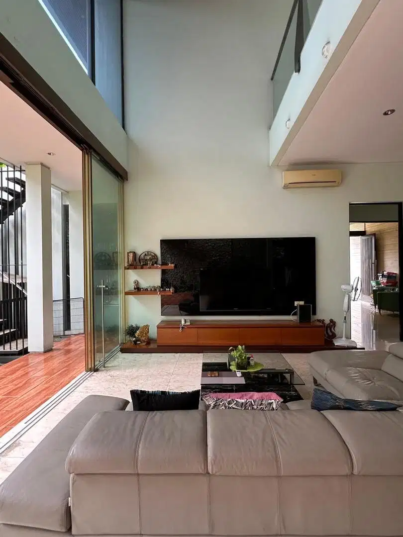 Di Jual Rumah Modern, Hook Turun Harga di Narada Alam Sutera