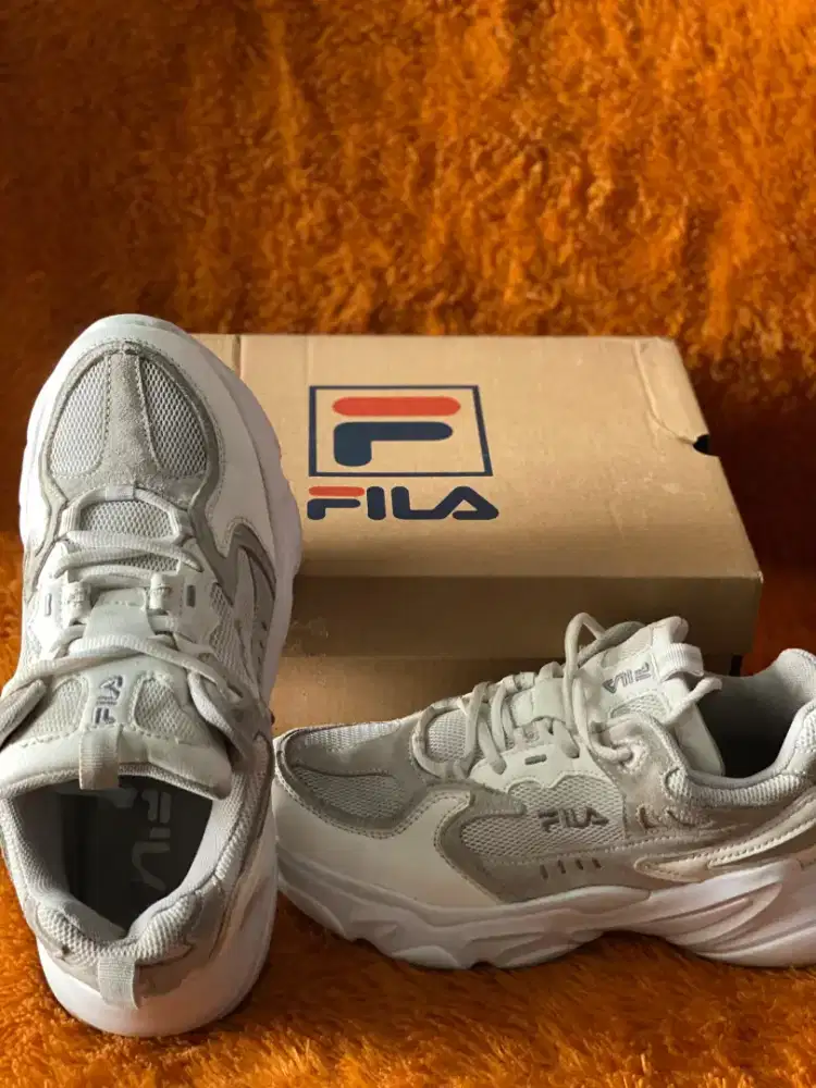 Sepatu Fila Beige