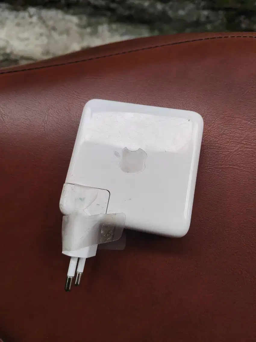 power adapter 61W macbook